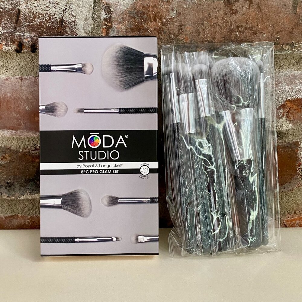 Moda Studio by Royal & Langnickel 8 Pice Pro Glam Makeup Brush Set, New in Box.